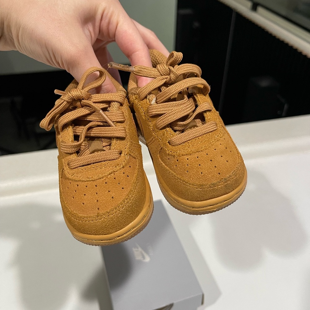 Nike Kids Brown Sneakers - Picture 2 of 5